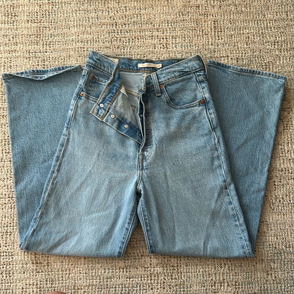 NWOT Levi’s Ribcage Straight
